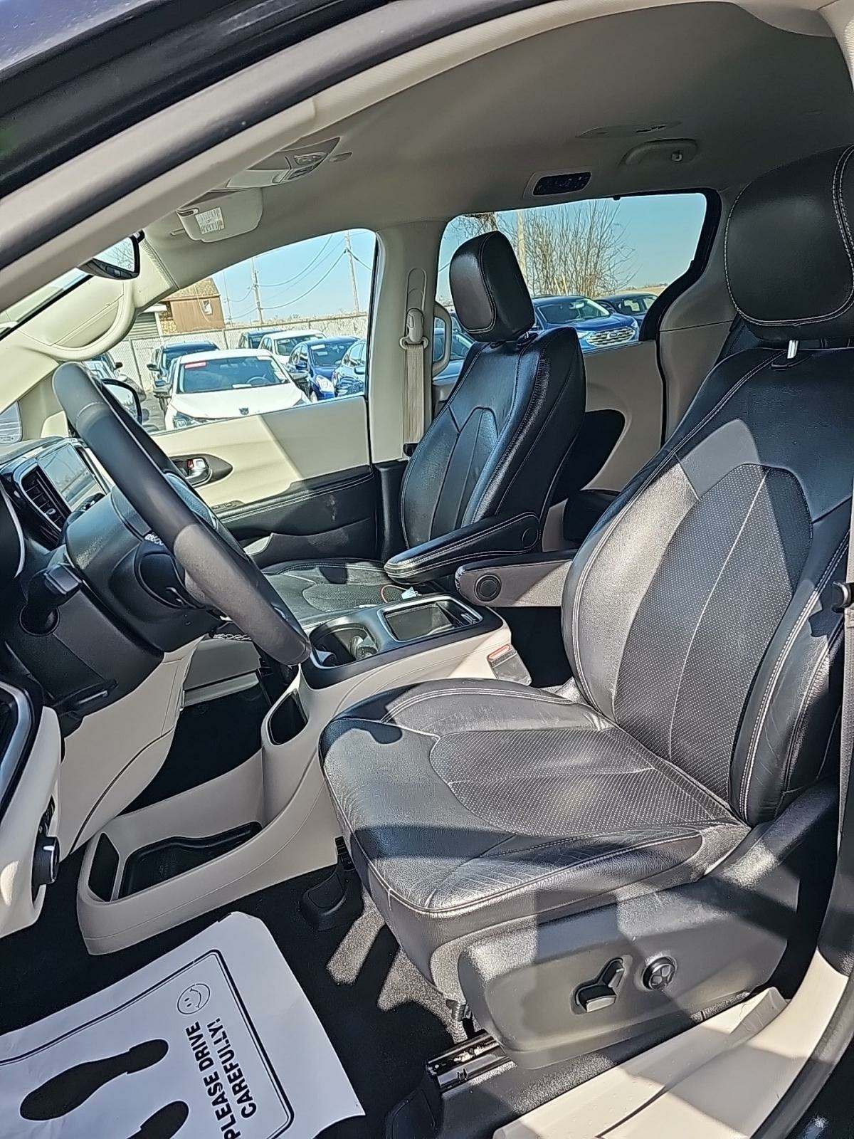 2022 Chrysler Pacifica Touring L FWD