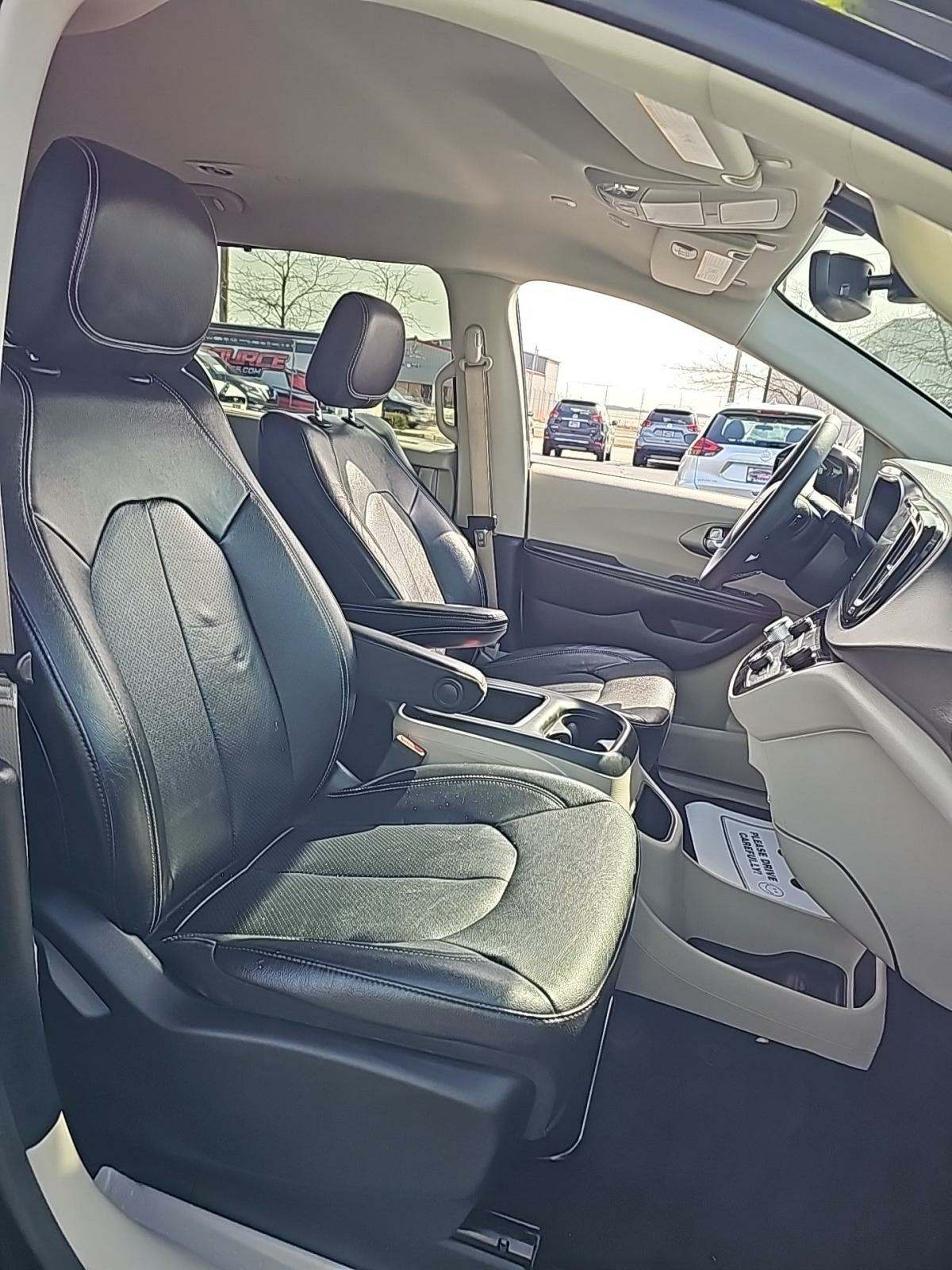 2022 Chrysler Pacifica Touring L FWD