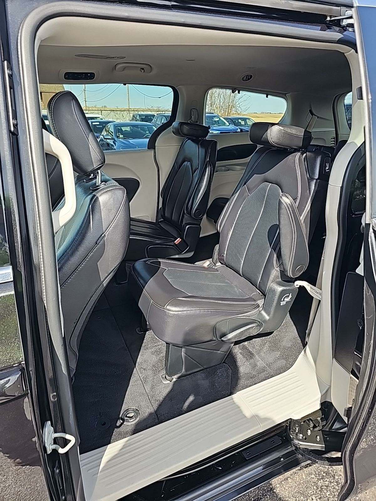 2022 Chrysler Pacifica Touring L FWD