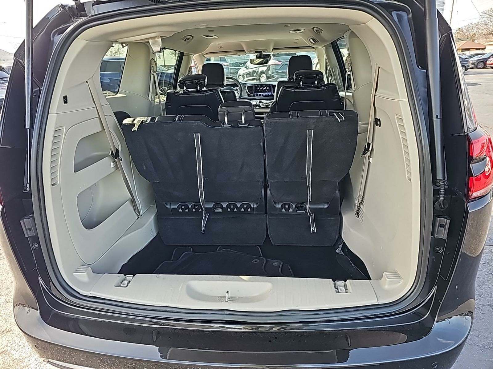 2022 Chrysler Pacifica Touring L FWD