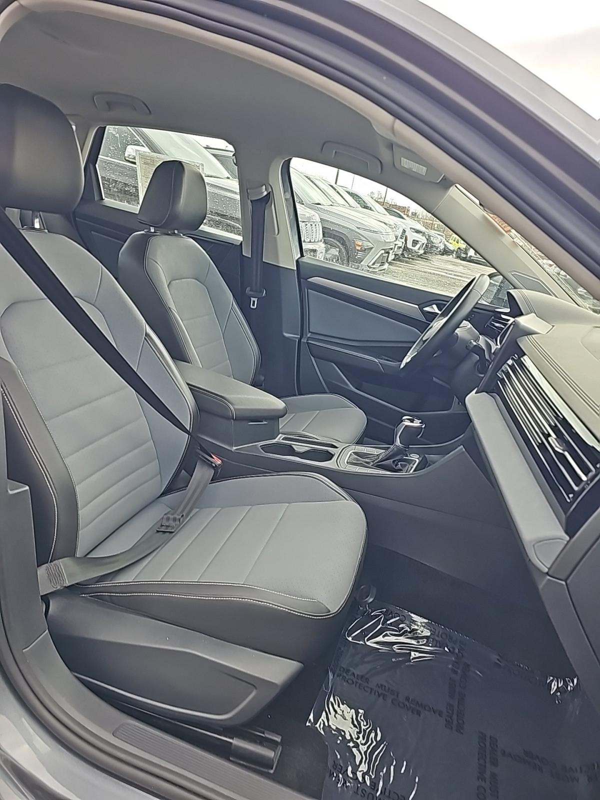 2025 Volkswagen Jetta 1.5T SE FWD