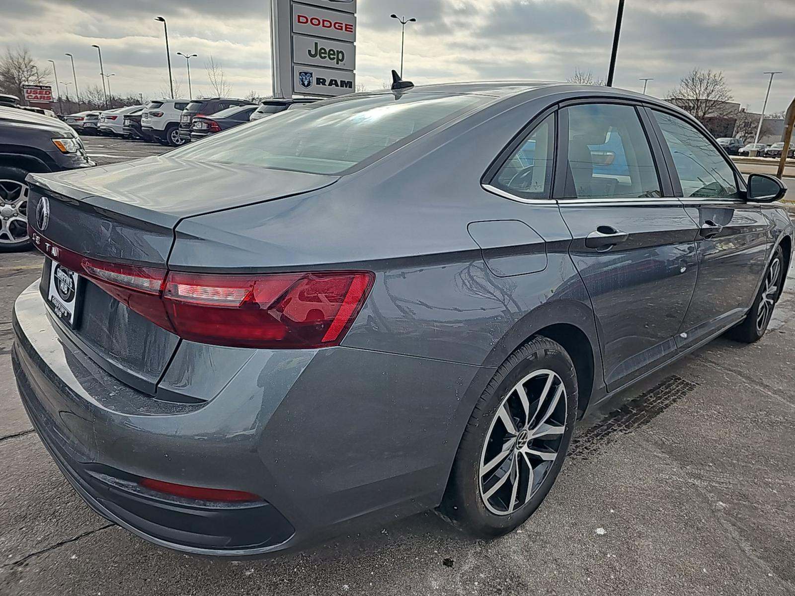 2025 Volkswagen Jetta 1.5T SE FWD