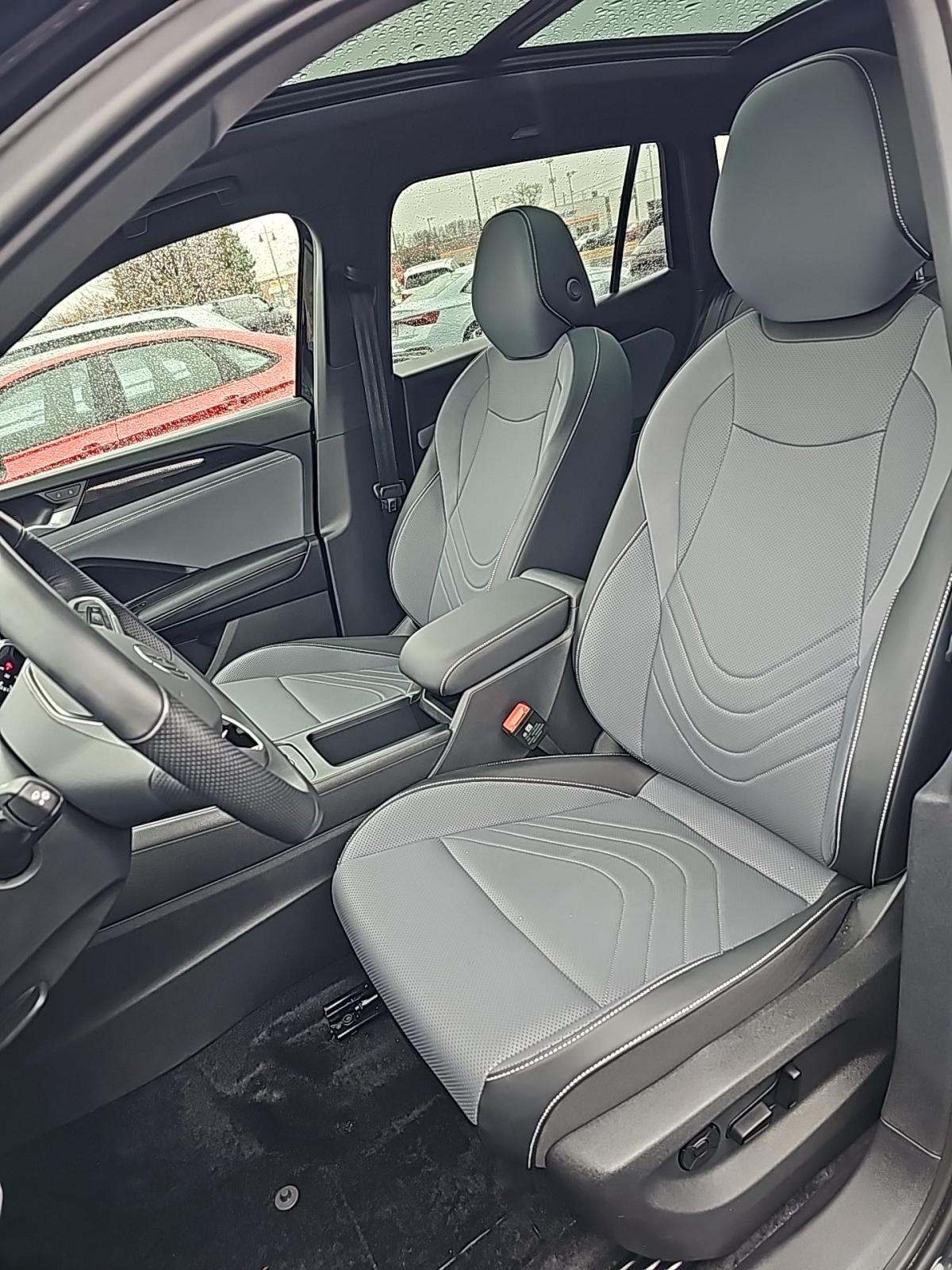 2025 Volkswagen Tiguan 2.0T SE R-Line Black AWD