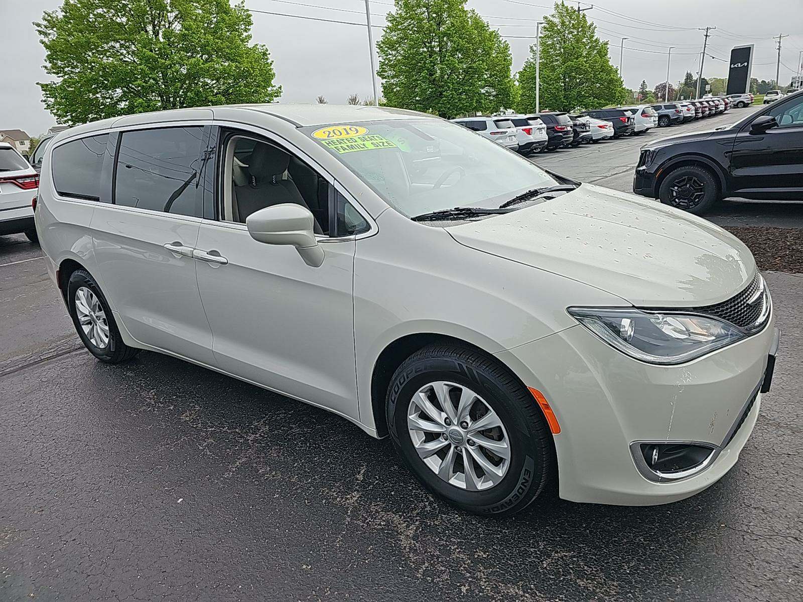 2019 Chrysler Pacifica Touring Plus FWD
