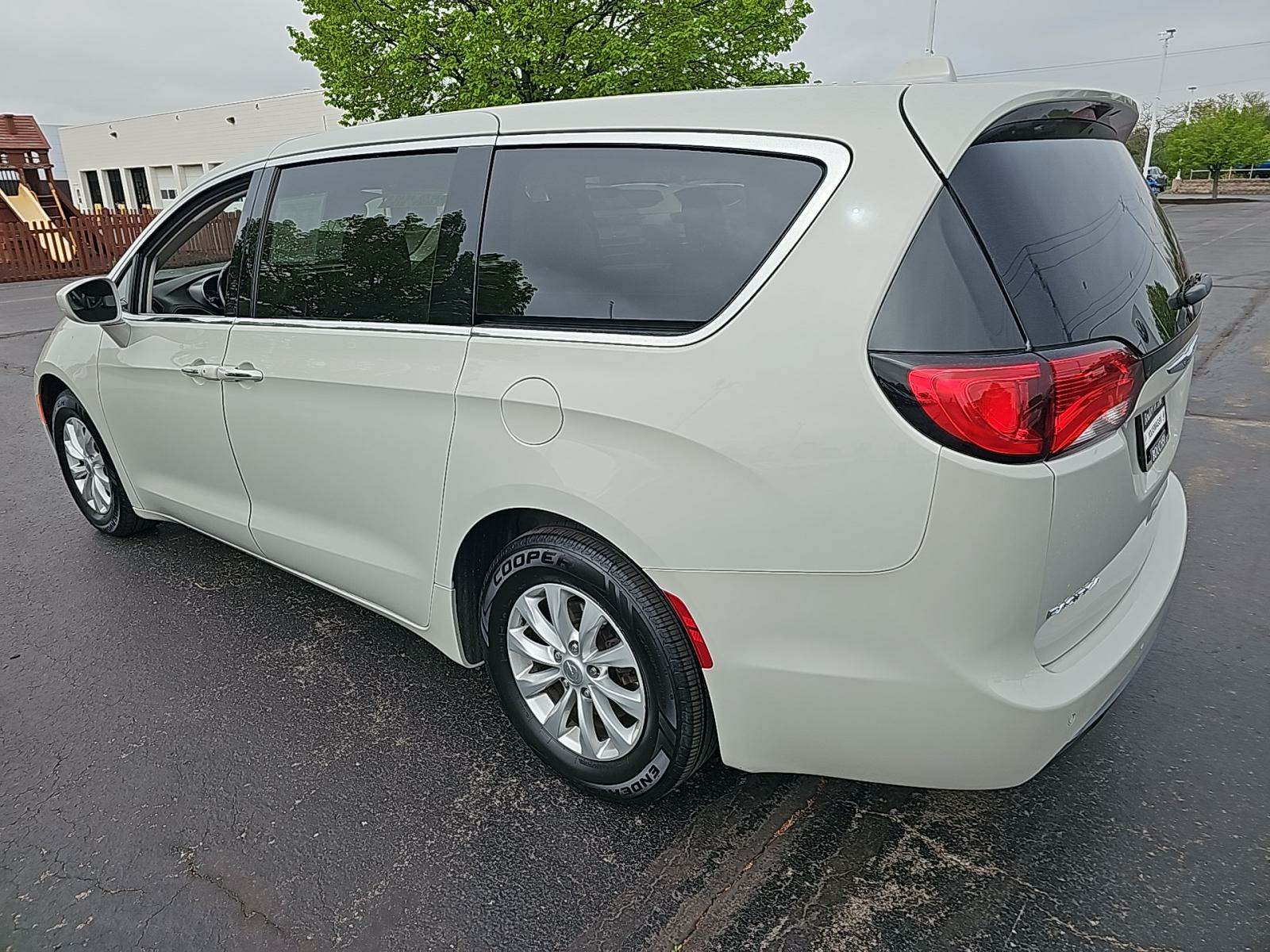 2019 Chrysler Pacifica Touring Plus FWD