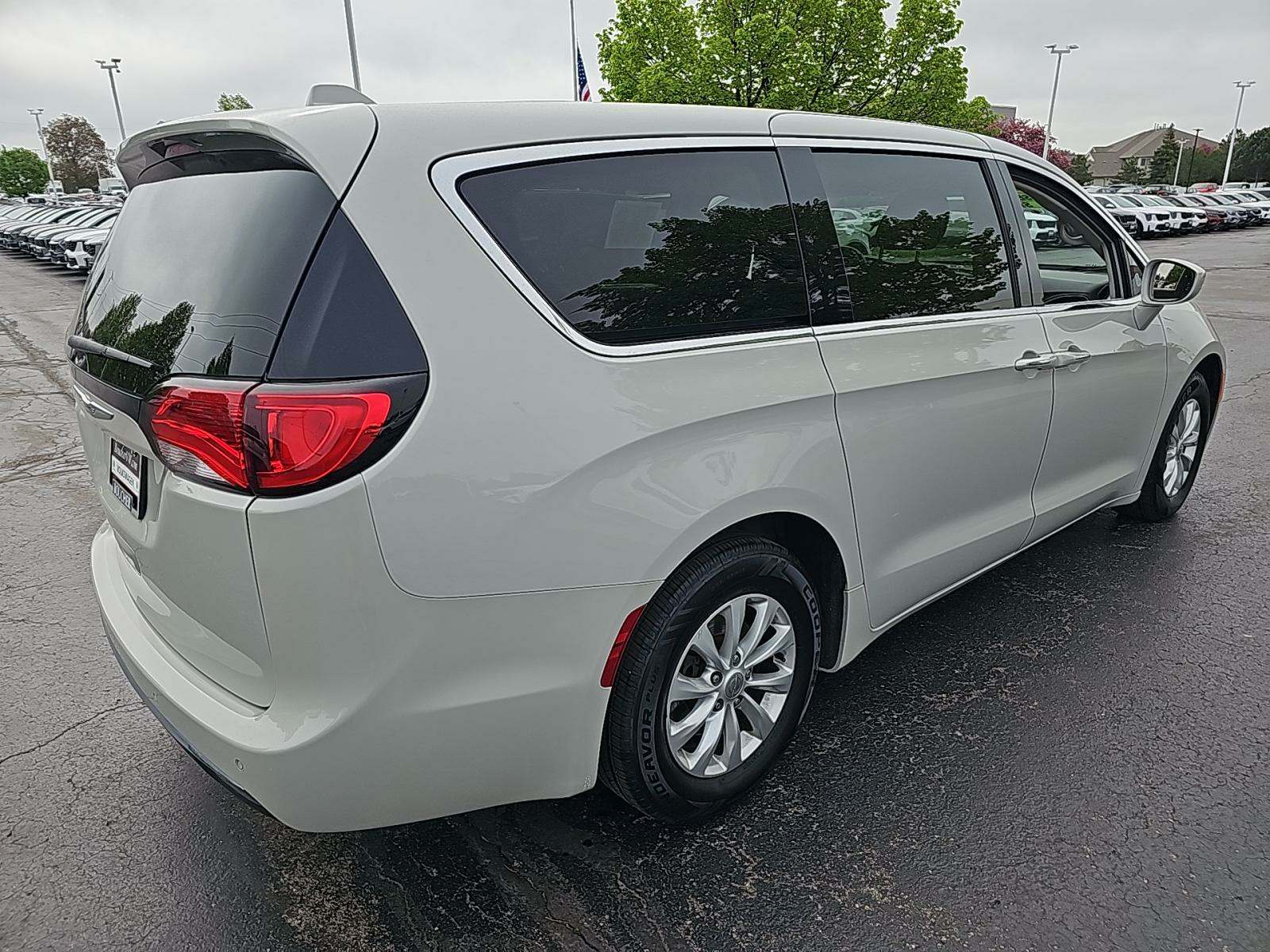 2019 Chrysler Pacifica Touring Plus FWD
