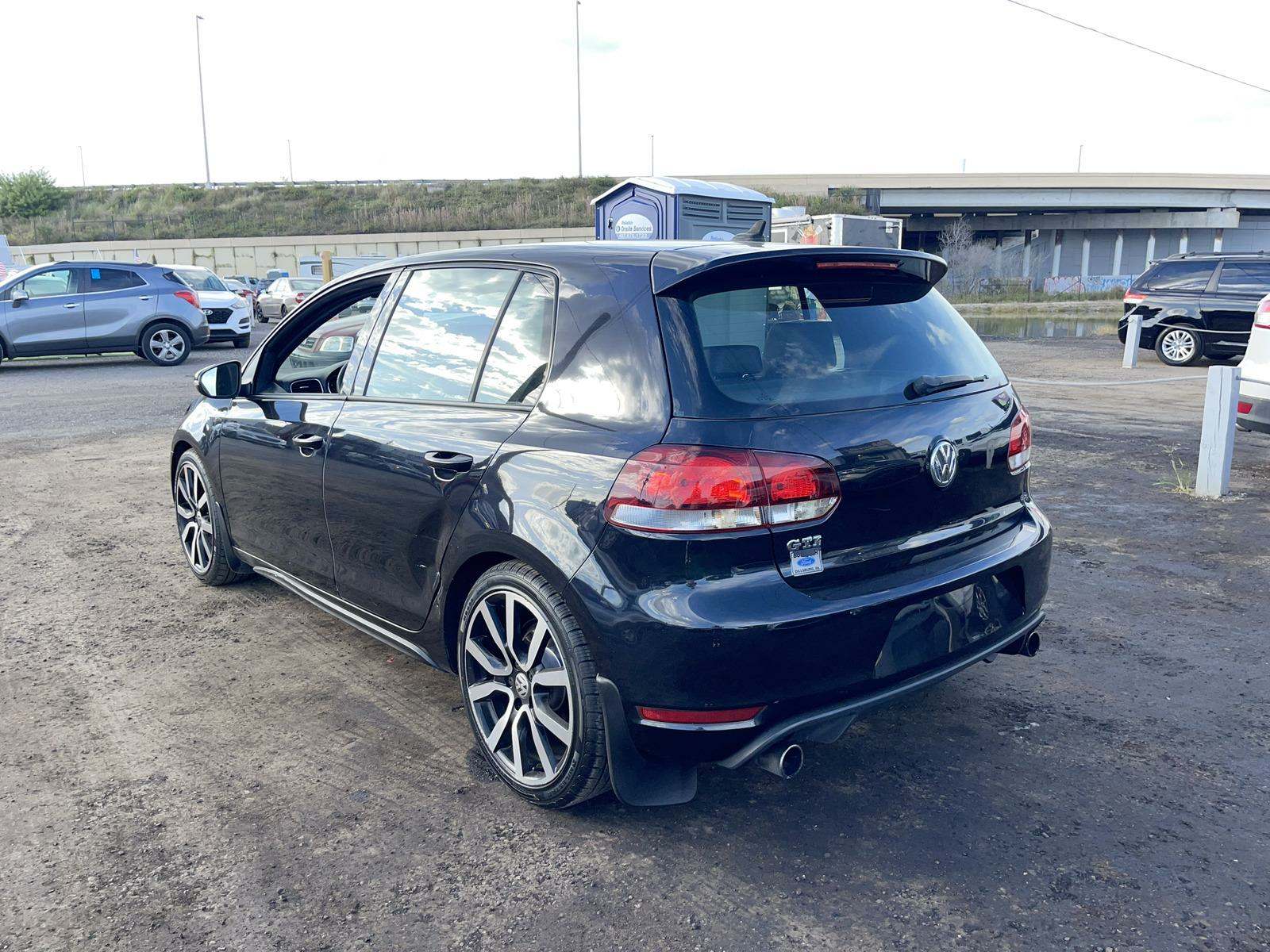 2014 Volkswagen Golf Wolfsburg FWD
