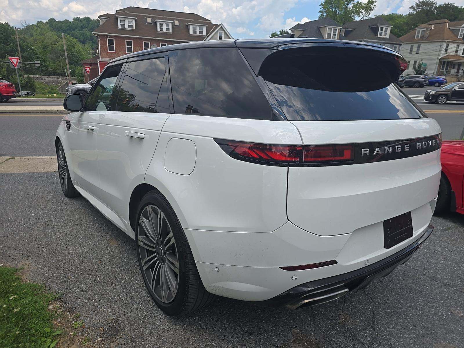 2025 Land Rover Range Rover Sport Plug-In Hybrid Dynamic SE AWD