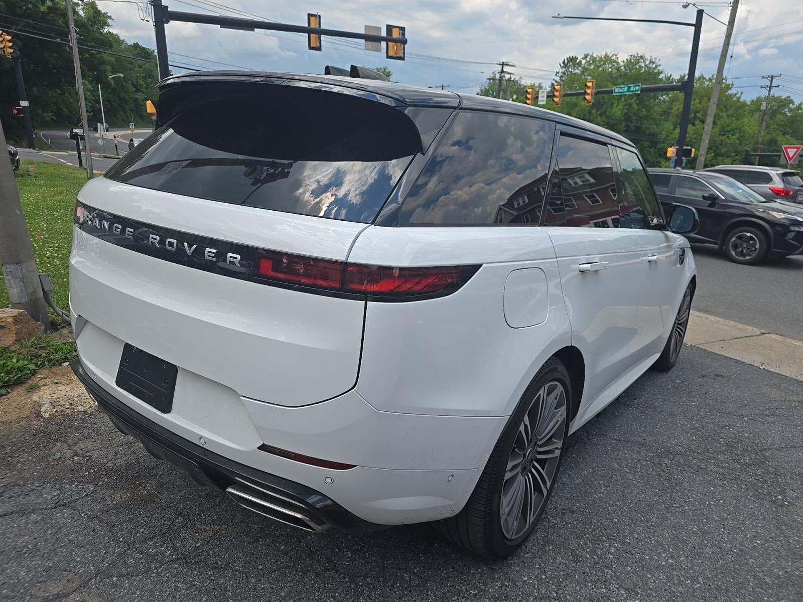 2025 Land Rover Range Rover Sport Plug-In Hybrid Dynamic SE AWD