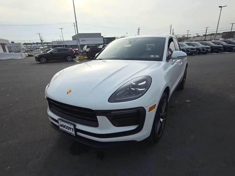 2022 Porsche Macan Base AWD