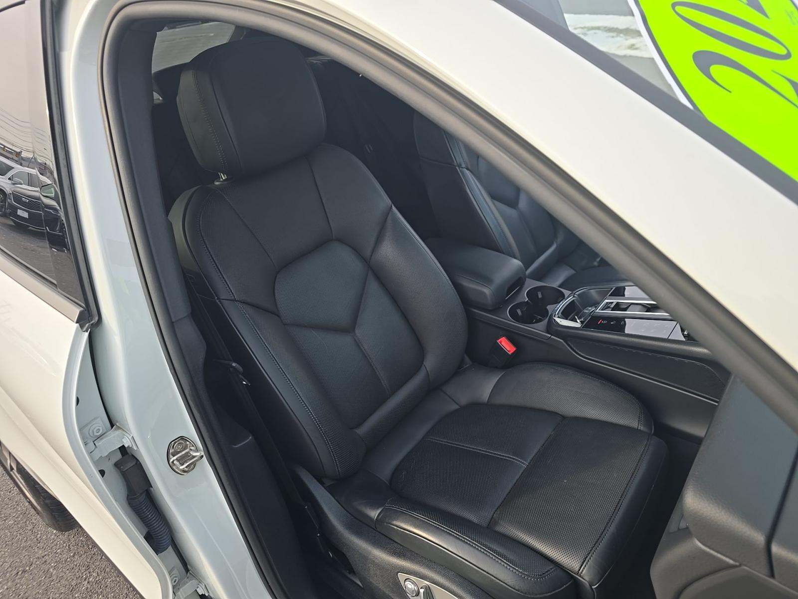 2022 Porsche Macan Base AWD