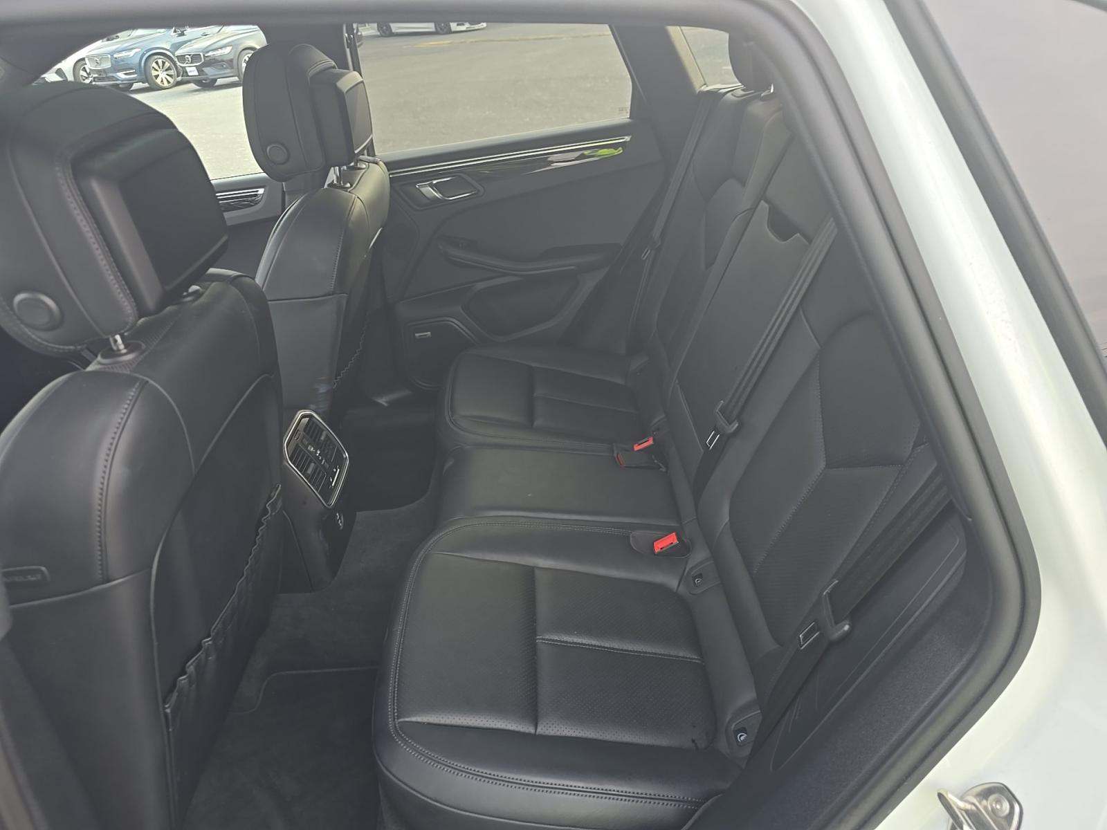 2022 Porsche Macan Base AWD