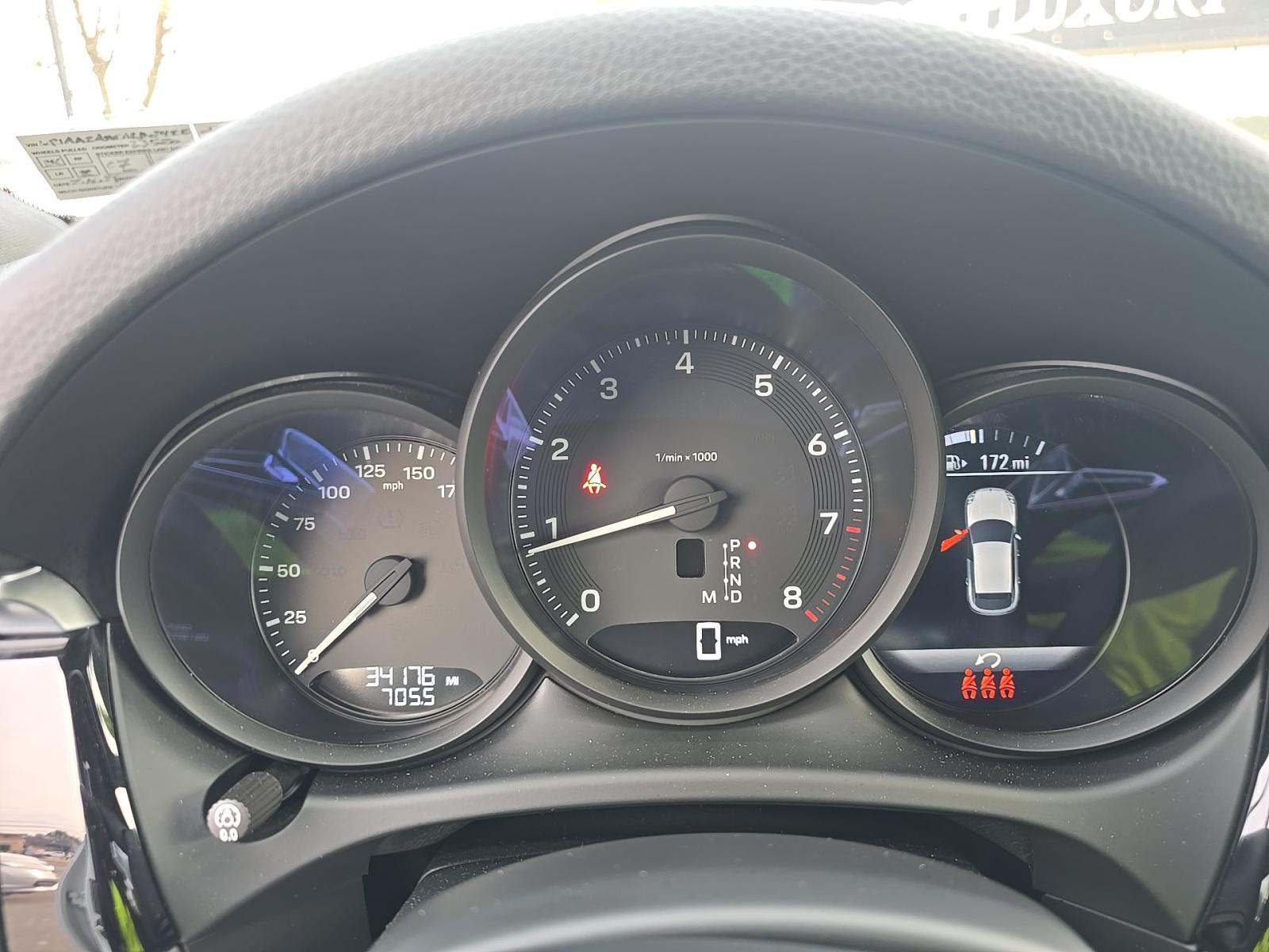 2022 Porsche Macan Base AWD