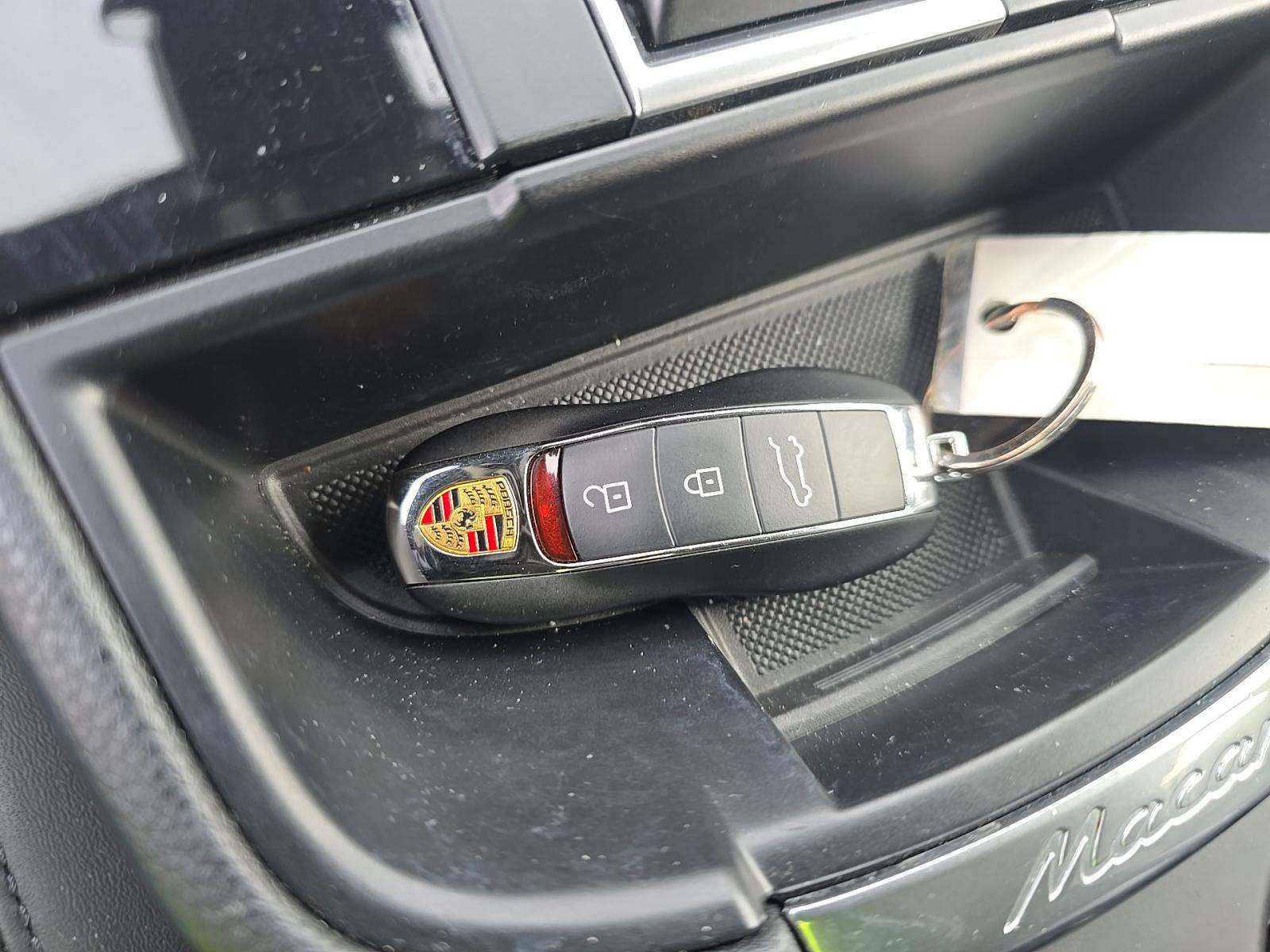 2022 Porsche Macan Base AWD