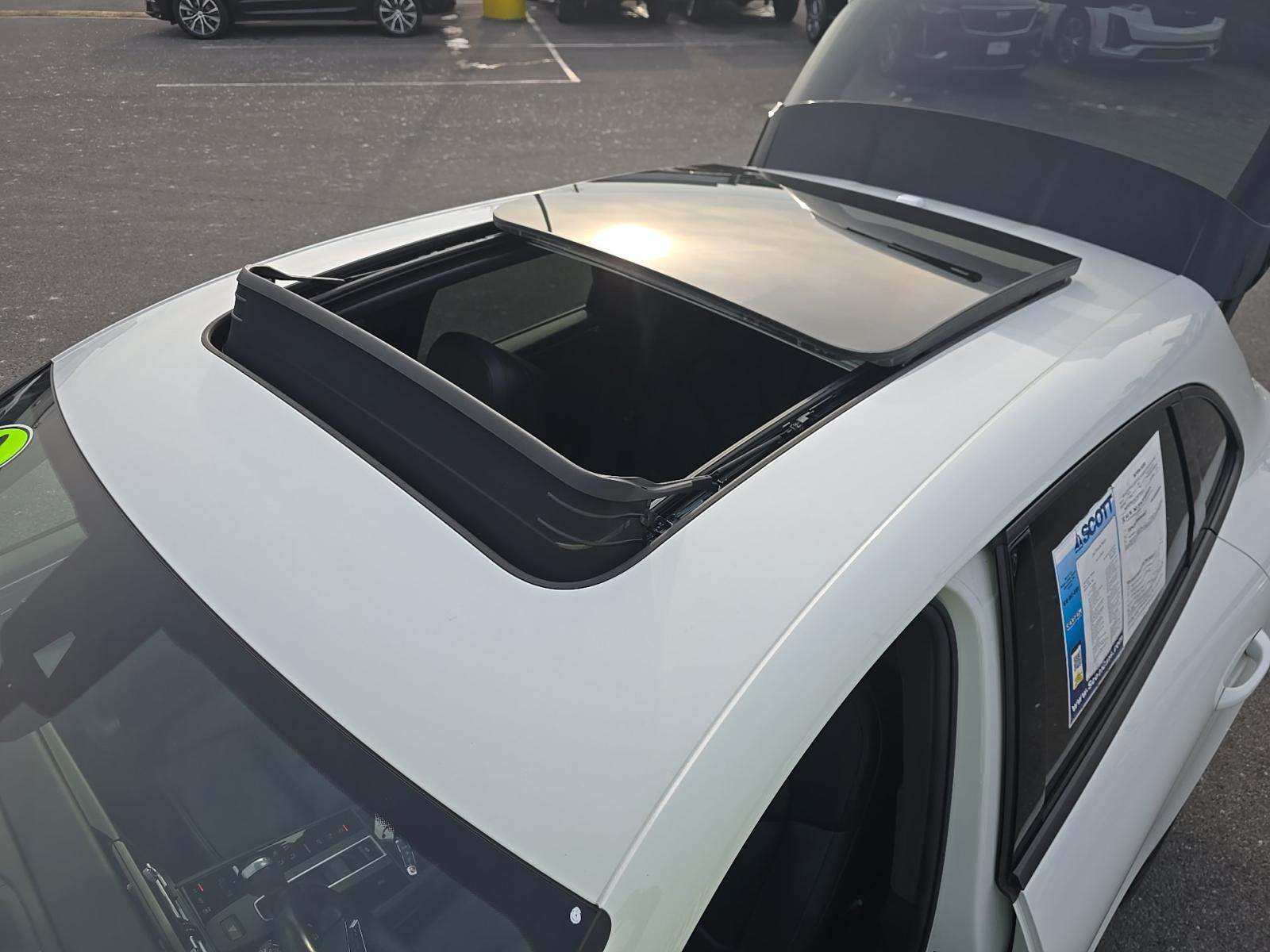 2022 Porsche Macan Base AWD