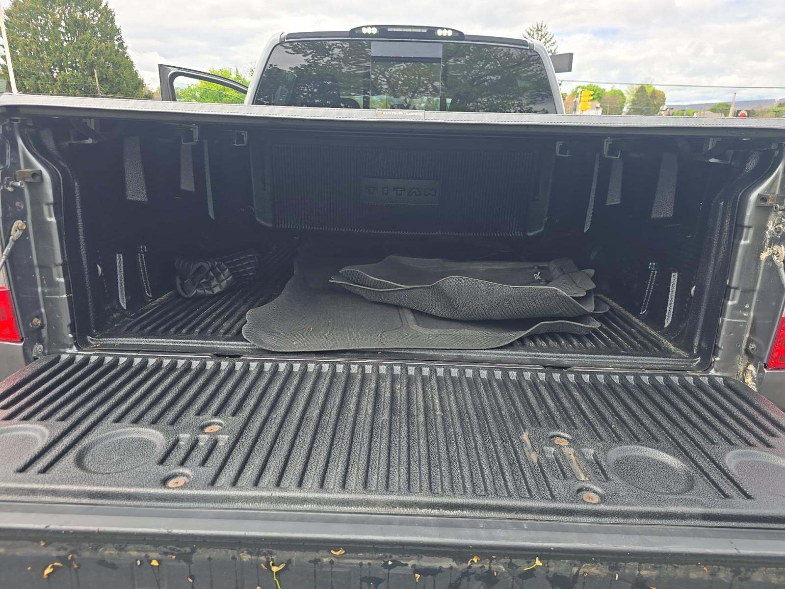 NISSAN TITAN - 10