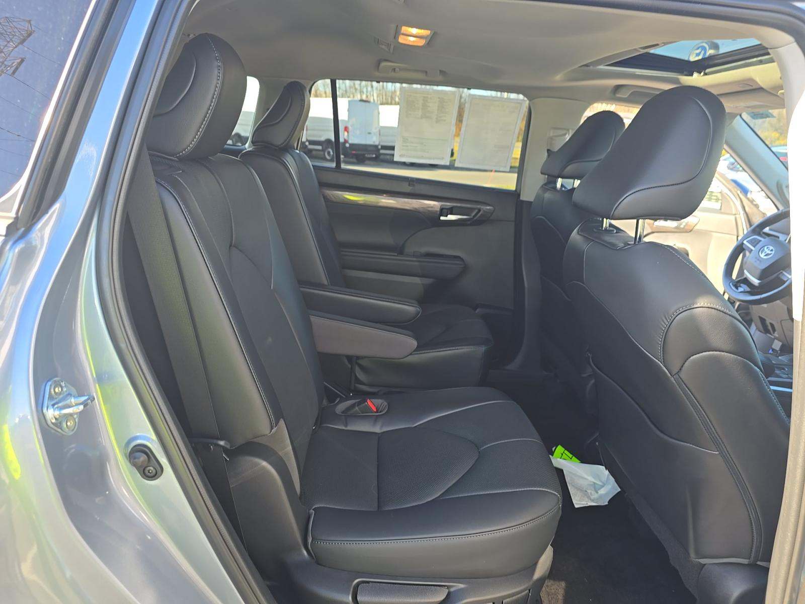 2023 Toyota Highlander Hybrid Limited AWD