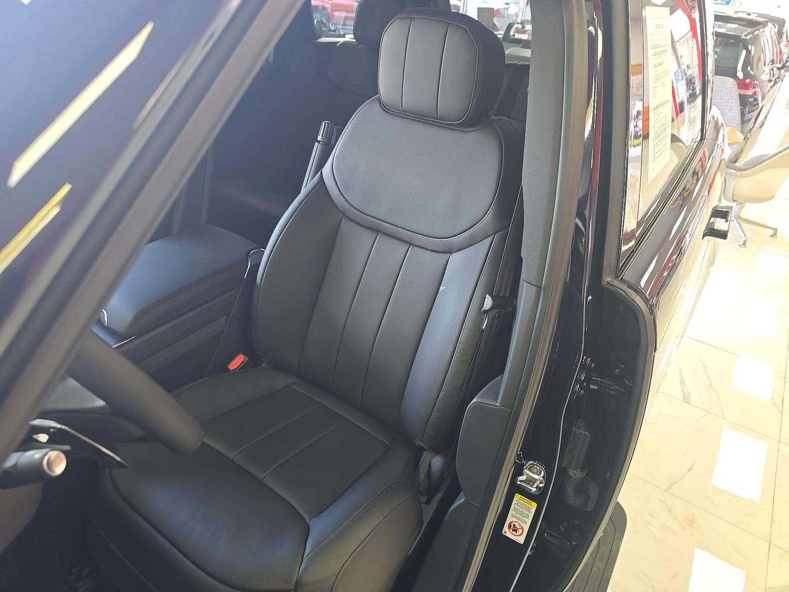 2025 Land Rover Range Rover SE AWD