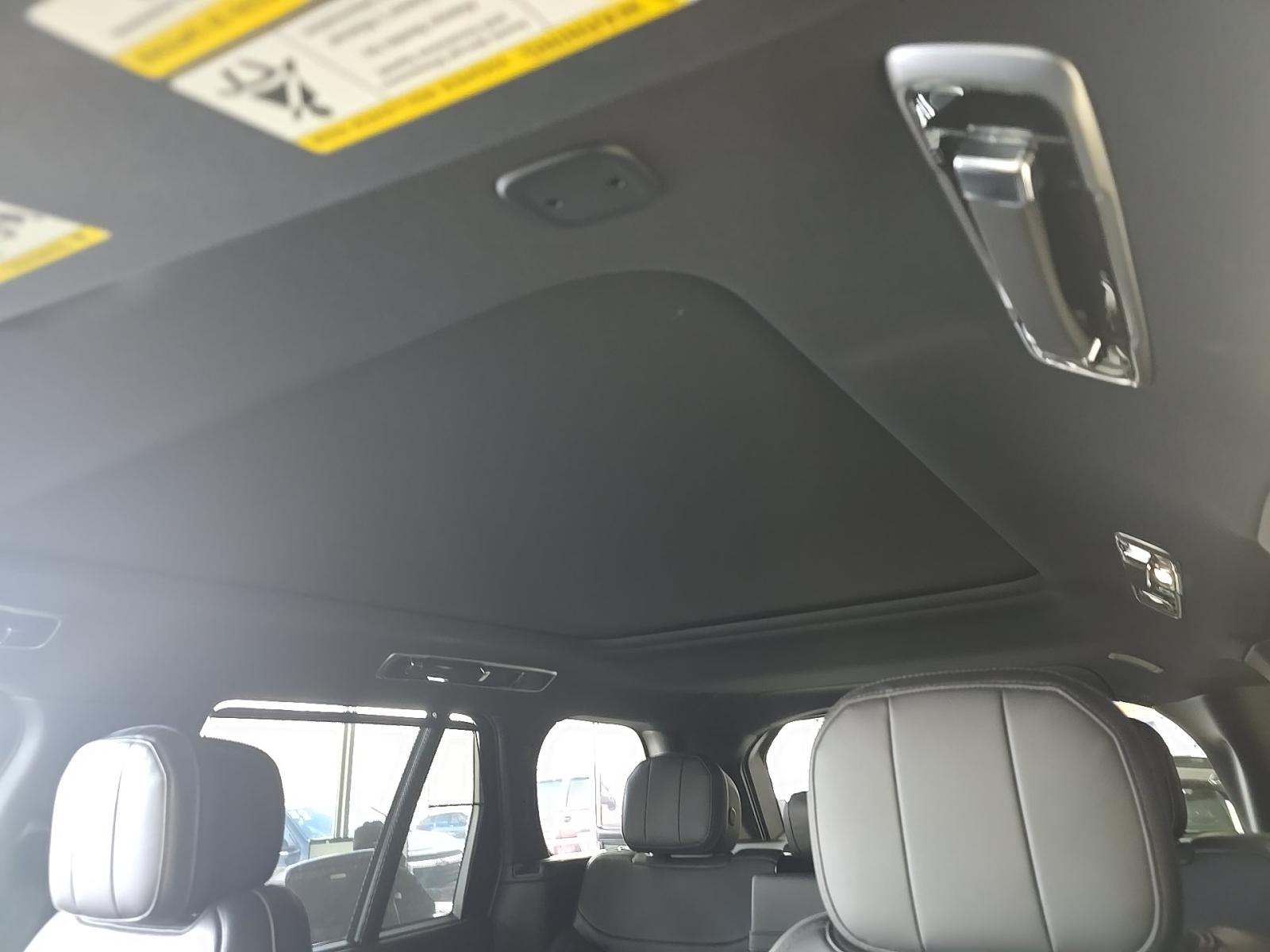 2025 Land Rover Range Rover SE AWD