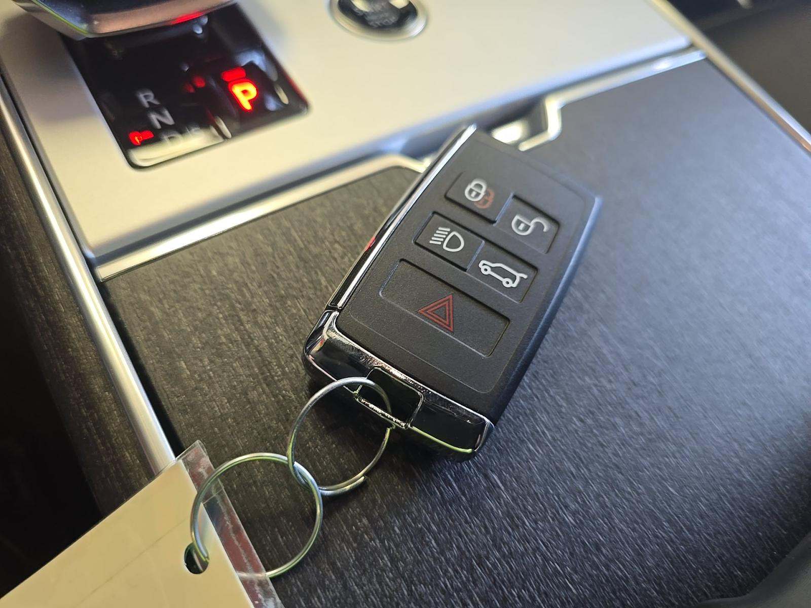 2025 Land Rover Range Rover SE AWD