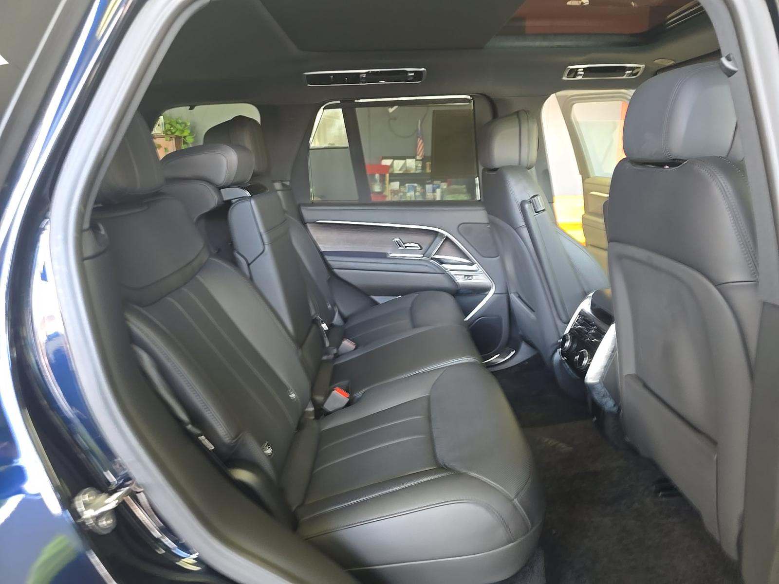 2025 Land Rover Range Rover SE AWD