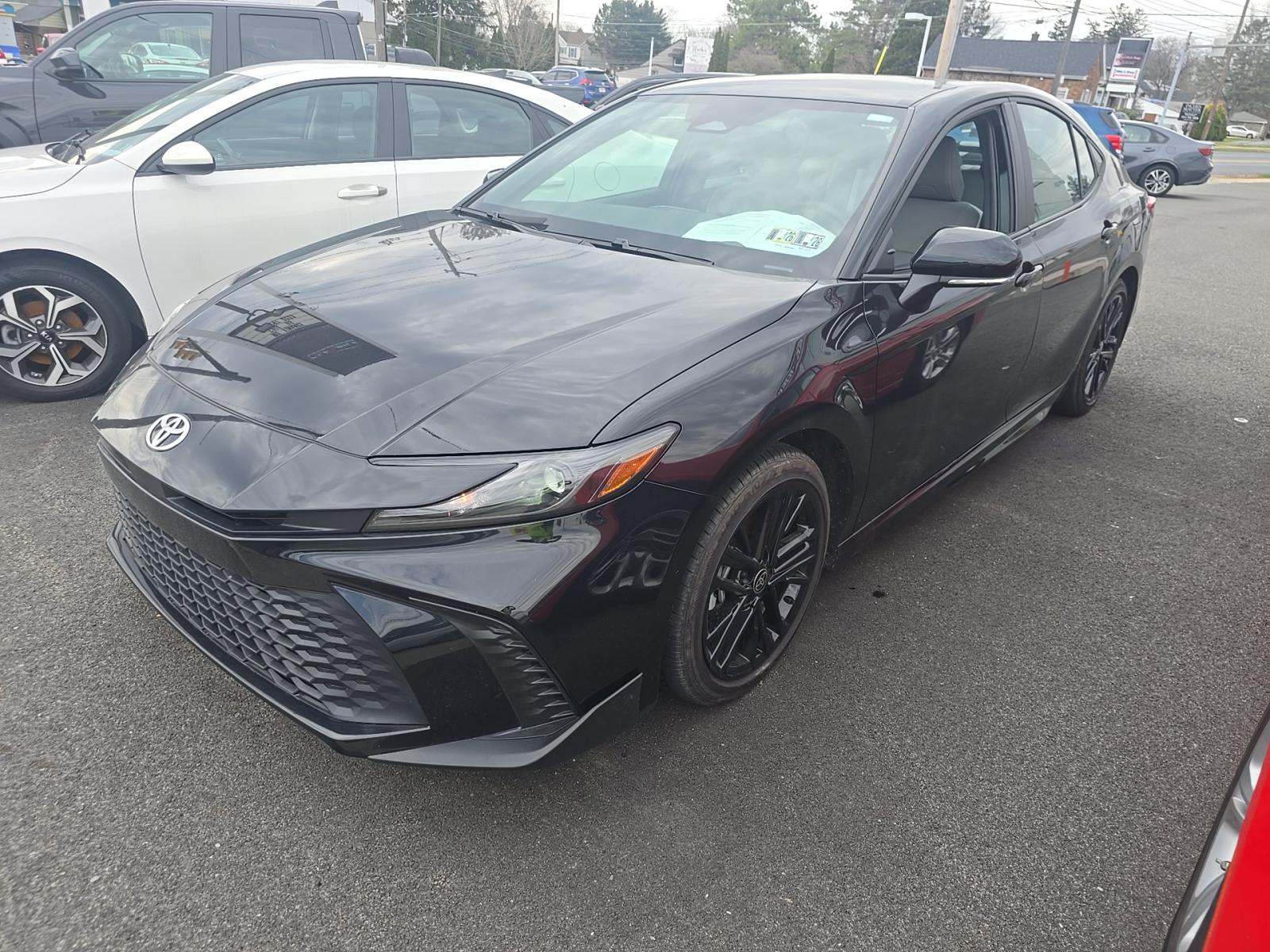 2025 Toyota Camry SE FWD