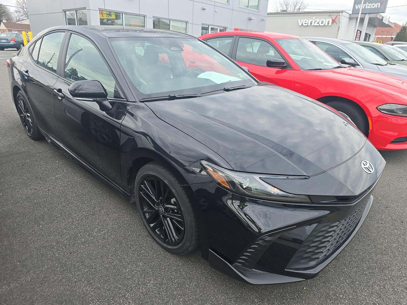 2025 Toyota Camry SE FWD