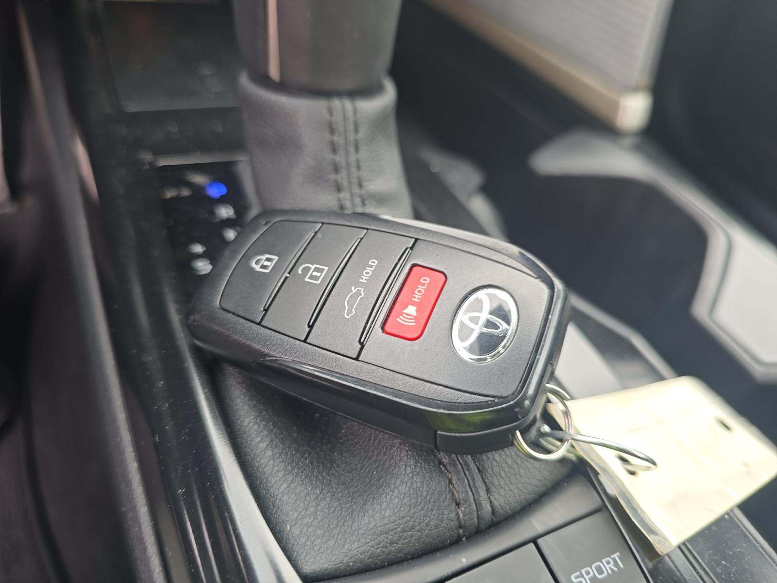 2025 Toyota Camry SE FWD