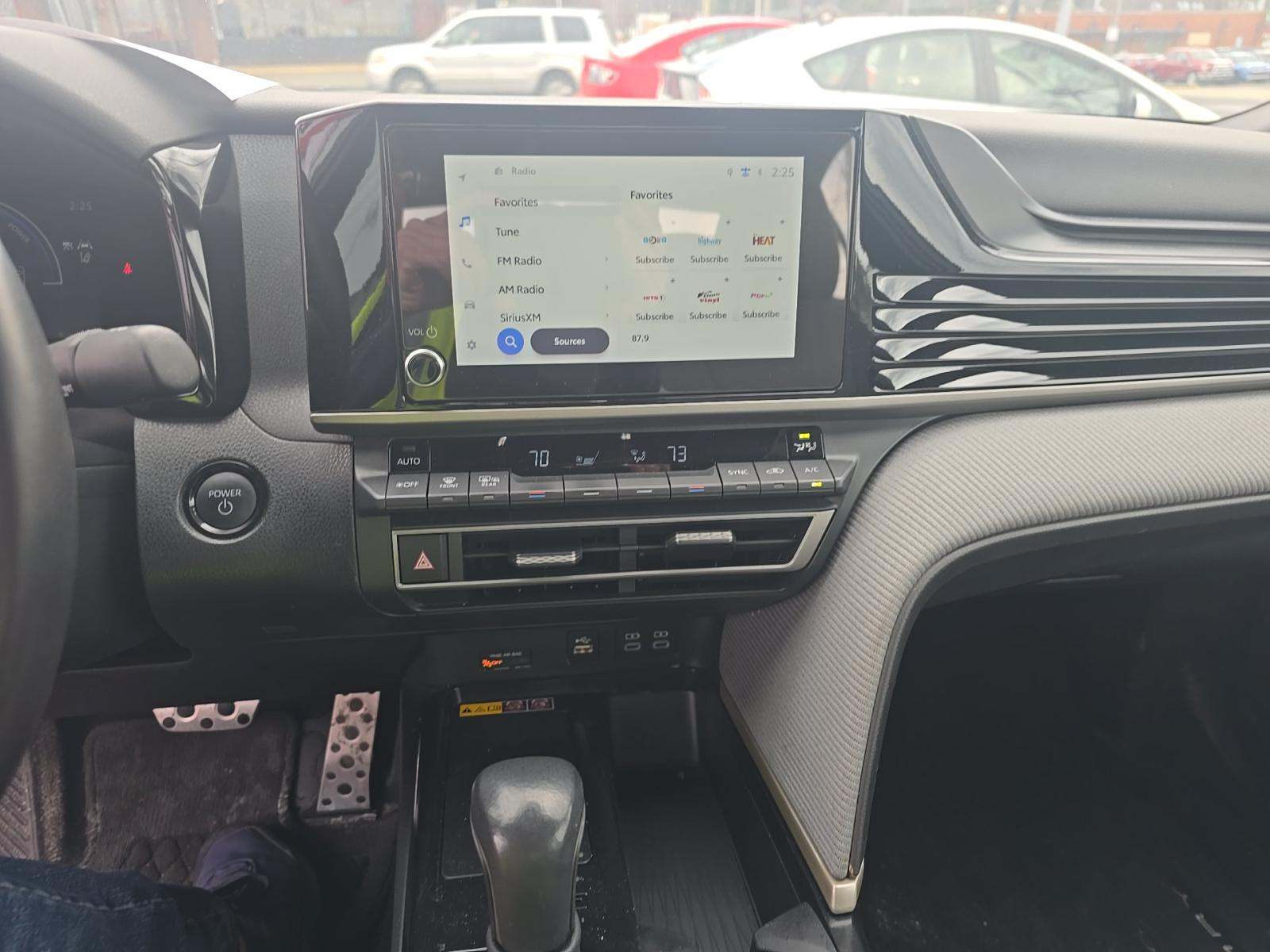 2025 Toyota Camry SE FWD