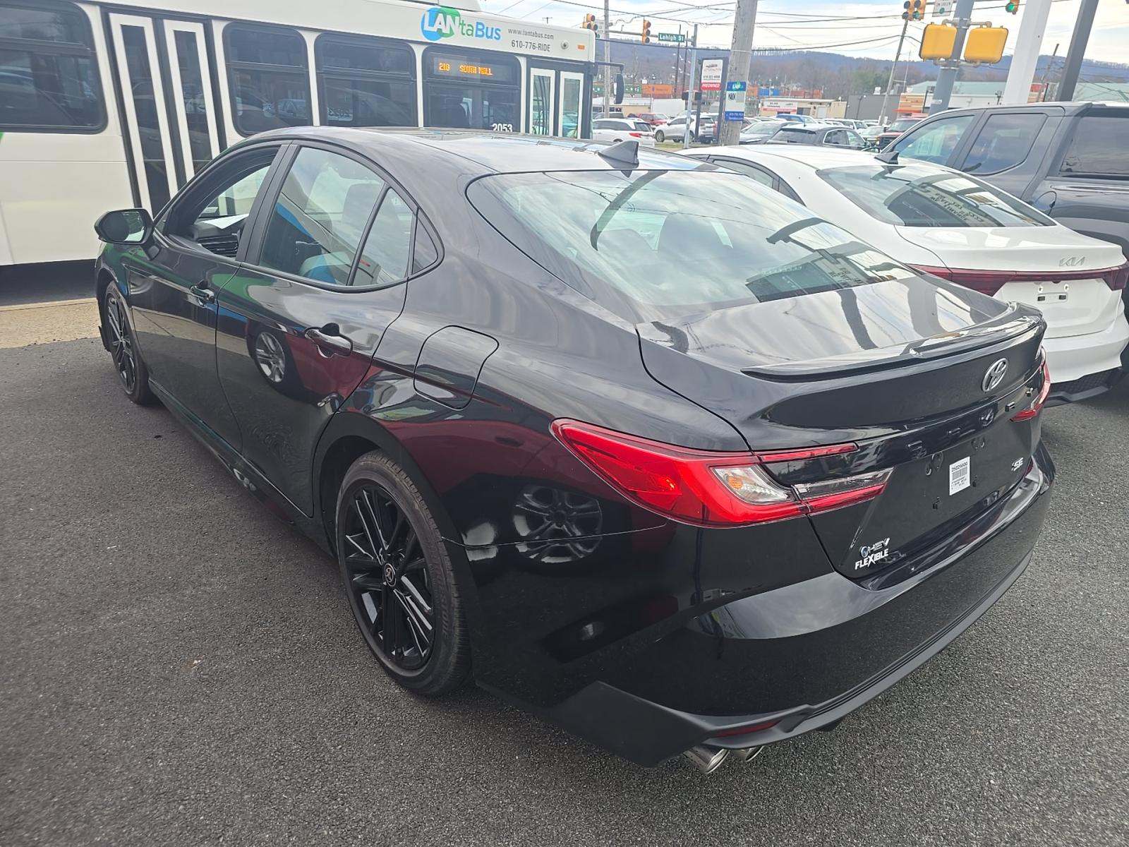 2025 Toyota Camry SE FWD