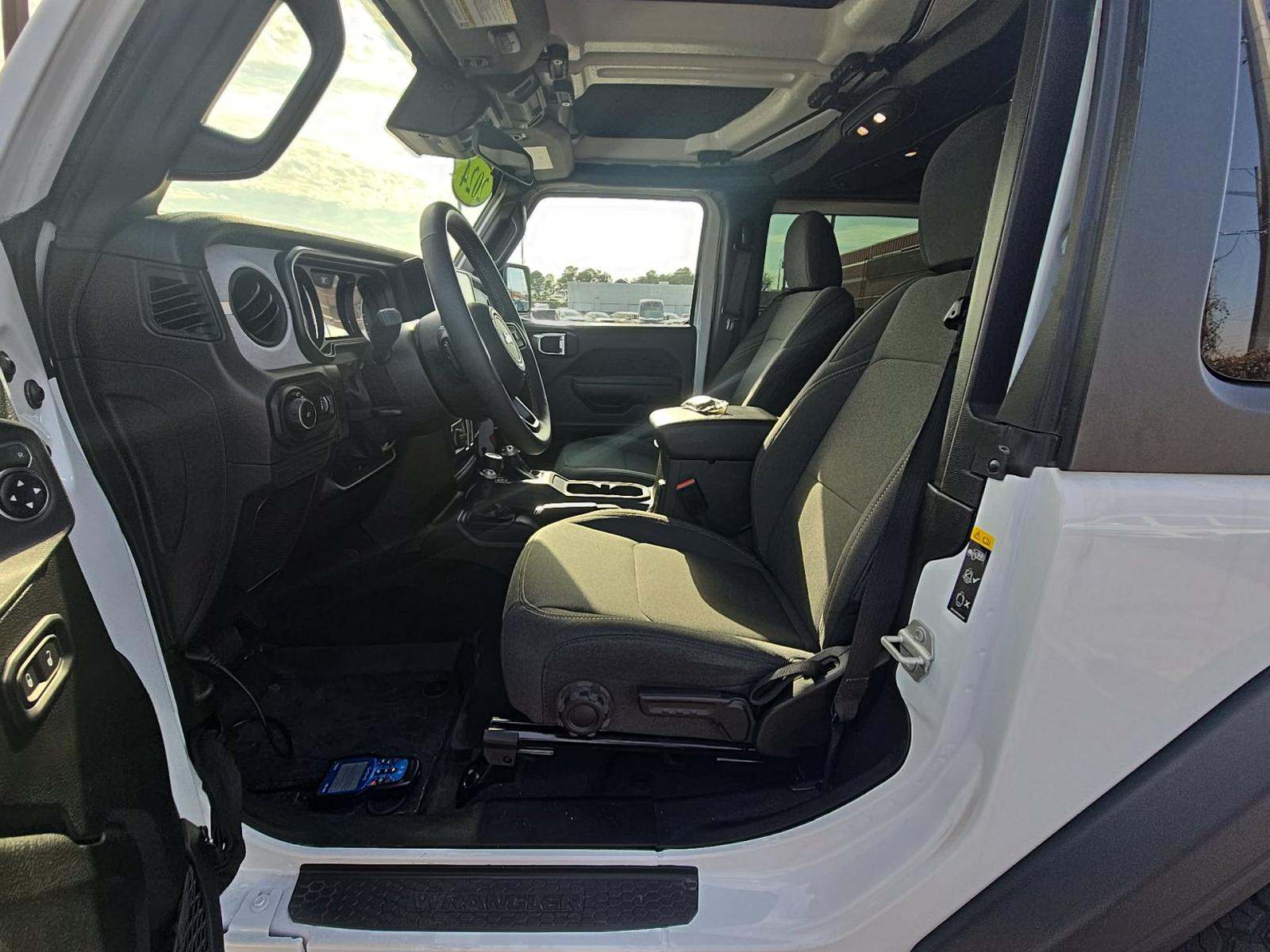 Jeep Wrangler 2 Door Sport S снимка Jeep Wrangler 2 Door Sport S