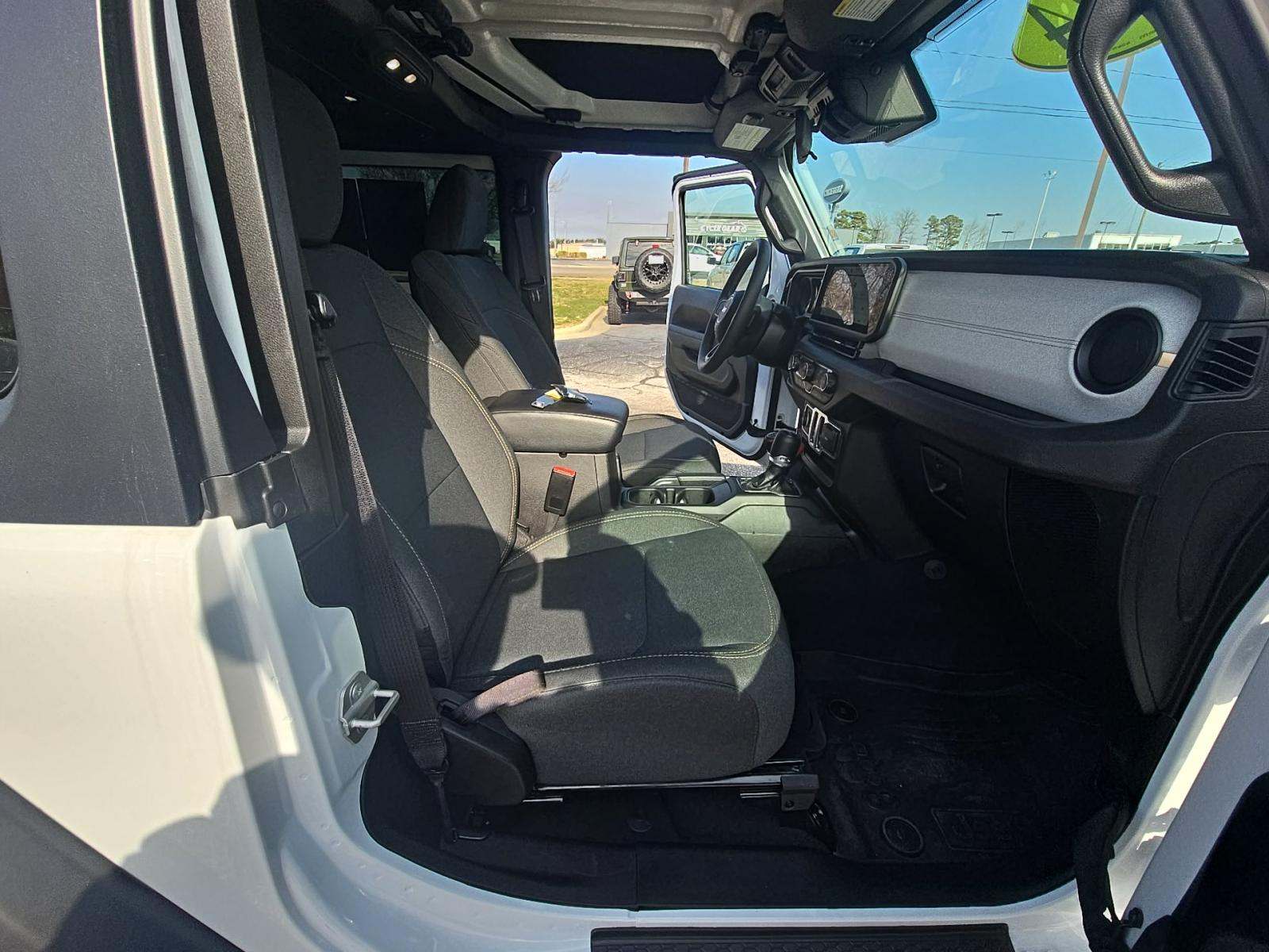 Jeep Wrangler 2 Door Sport S снимка Jeep Wrangler 2 Door Sport S