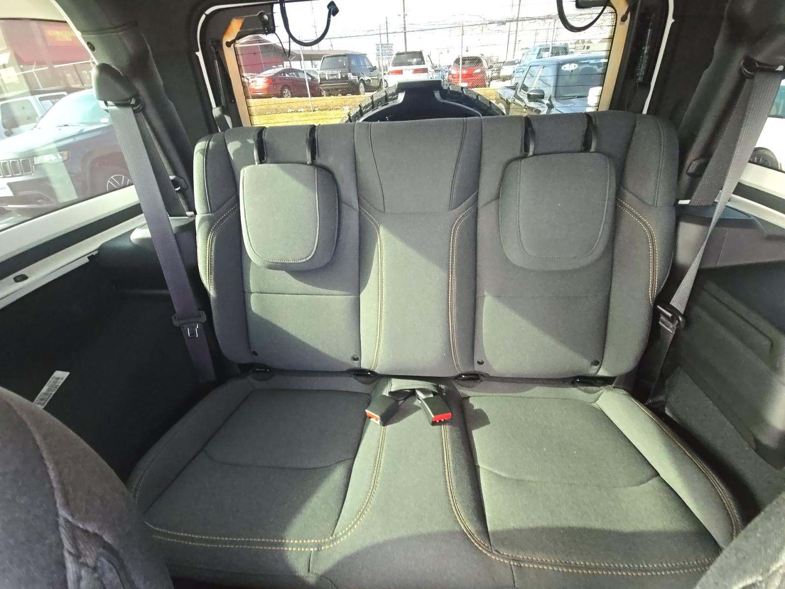 Jeep Wrangler 2 Door Sport S снимка Jeep Wrangler 2 Door Sport S