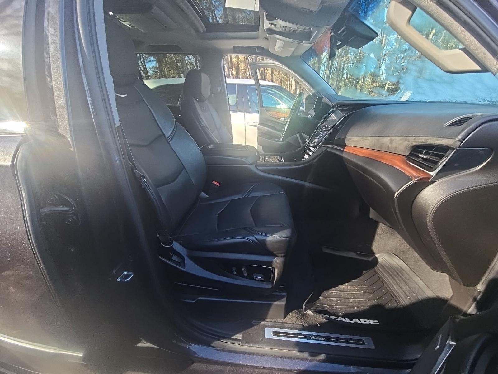 2016 Cadillac Escalade ESV Luxury AWD