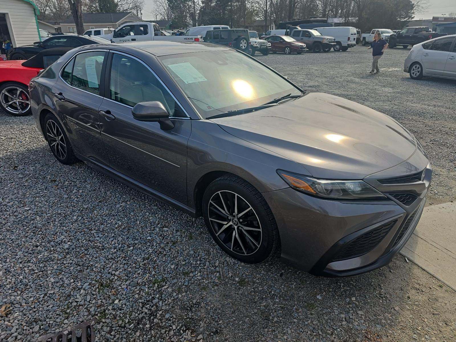 2021 Toyota Camry SE FWD