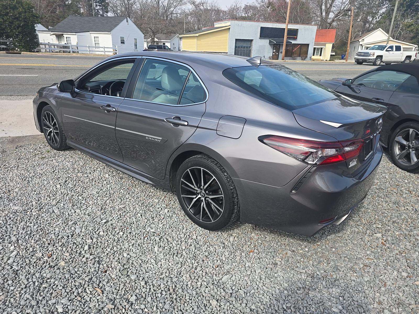 2021 Toyota Camry SE FWD