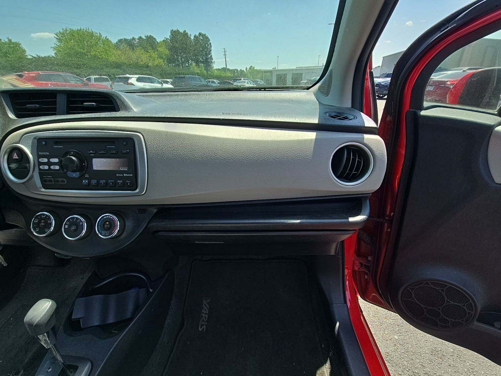 2012 Toyota Yaris LE FWD