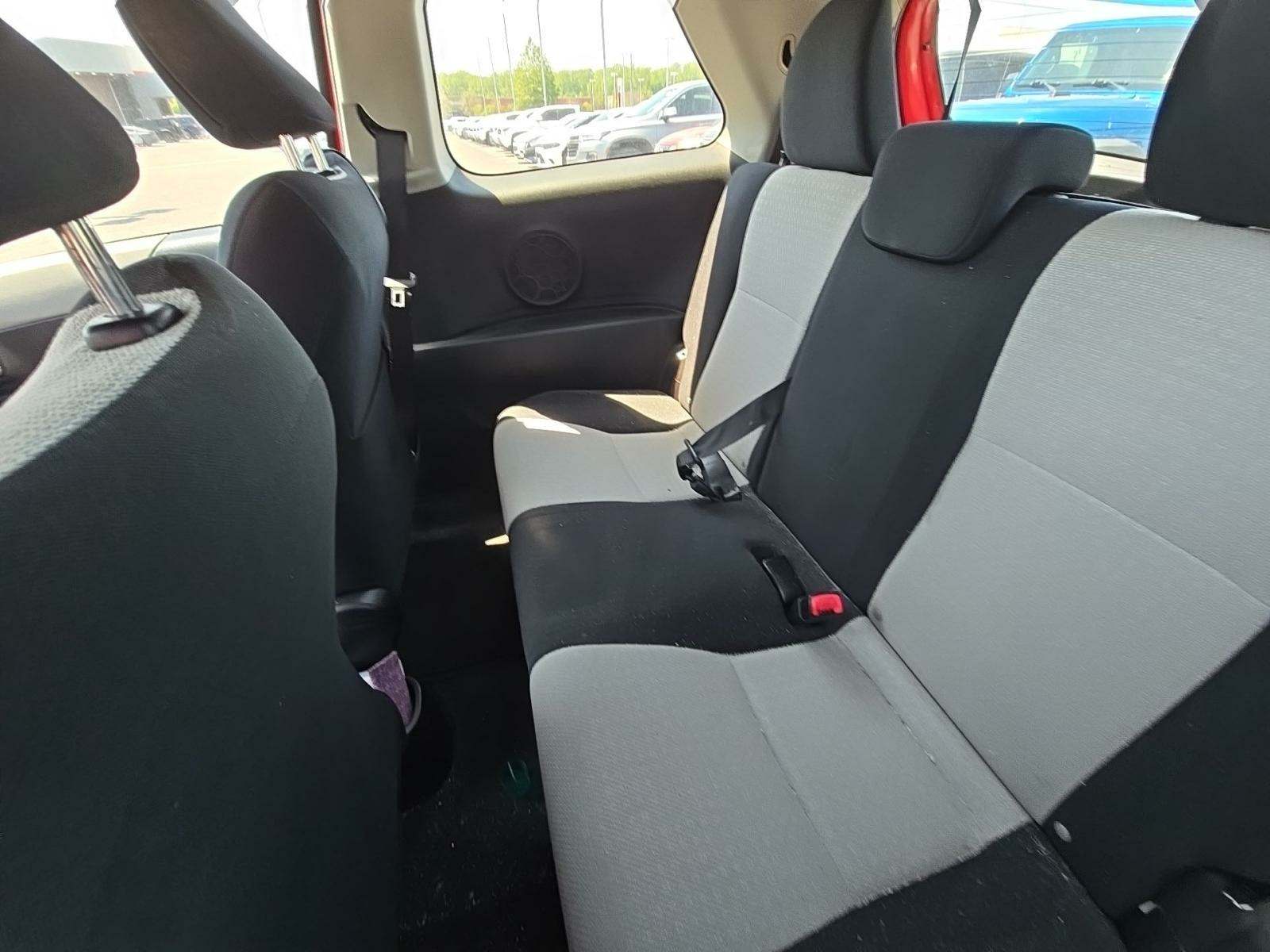 2012 Toyota Yaris LE FWD