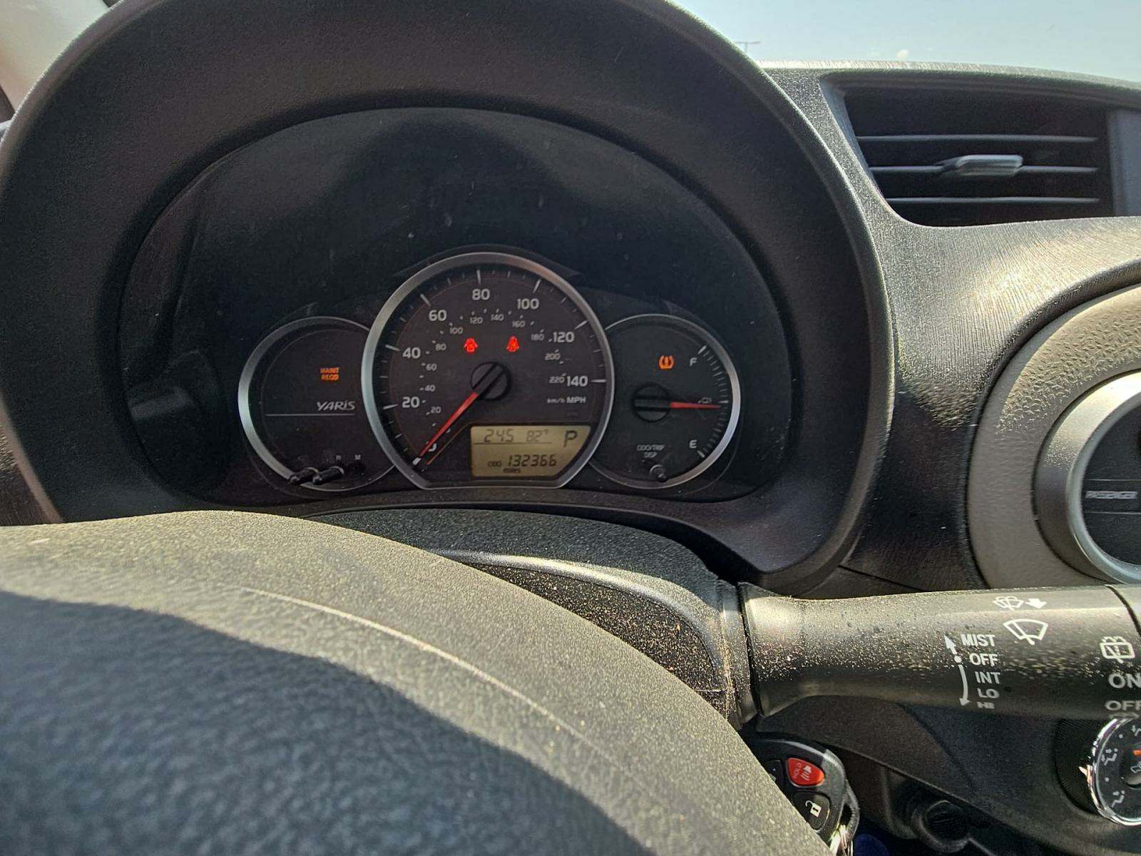 2012 Toyota Yaris LE FWD