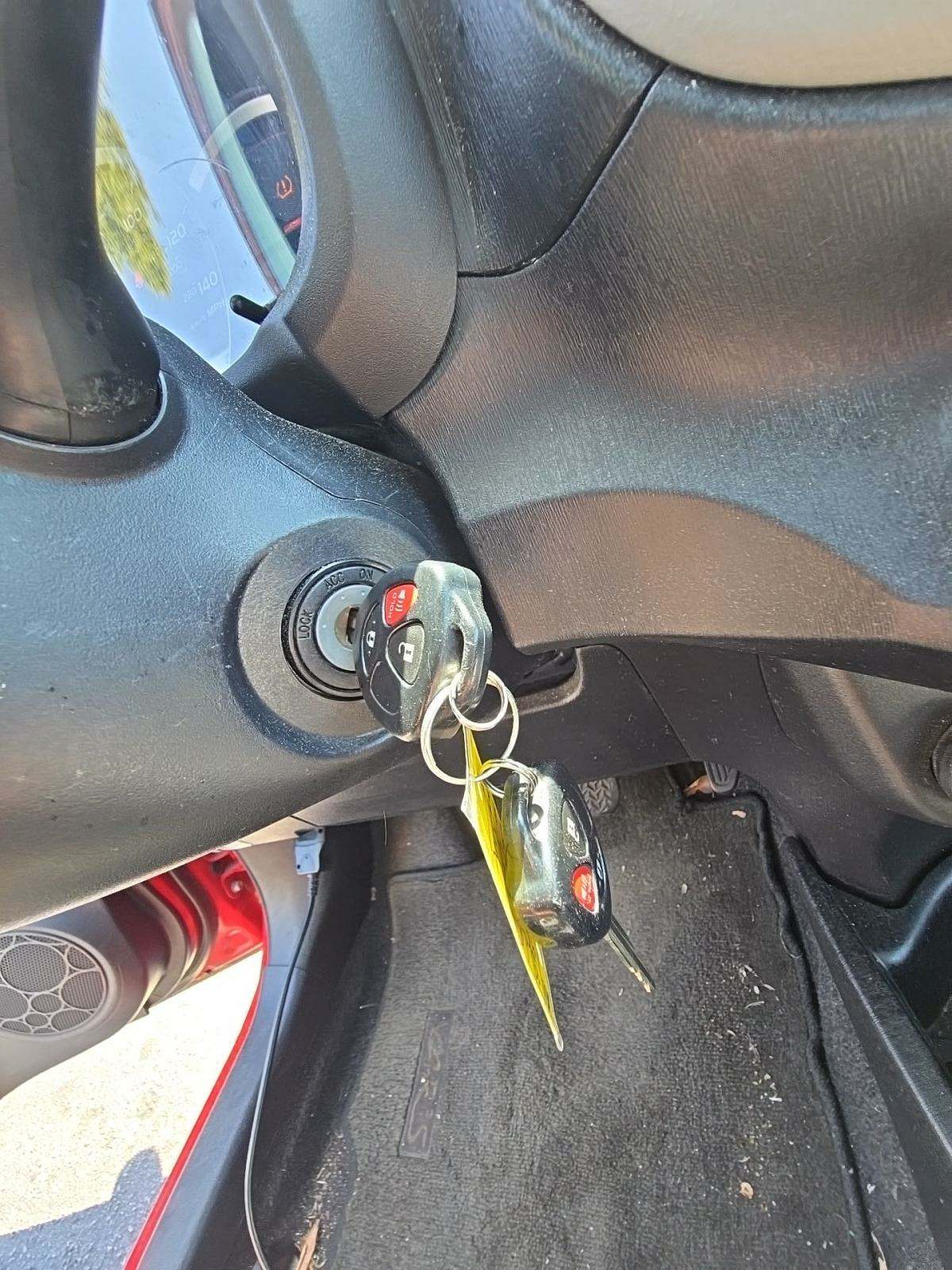 2012 Toyota Yaris LE FWD