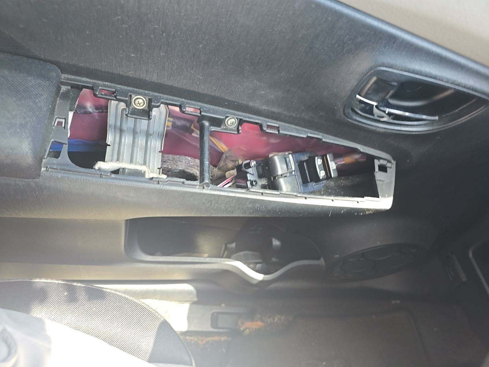 2012 Toyota Yaris LE FWD