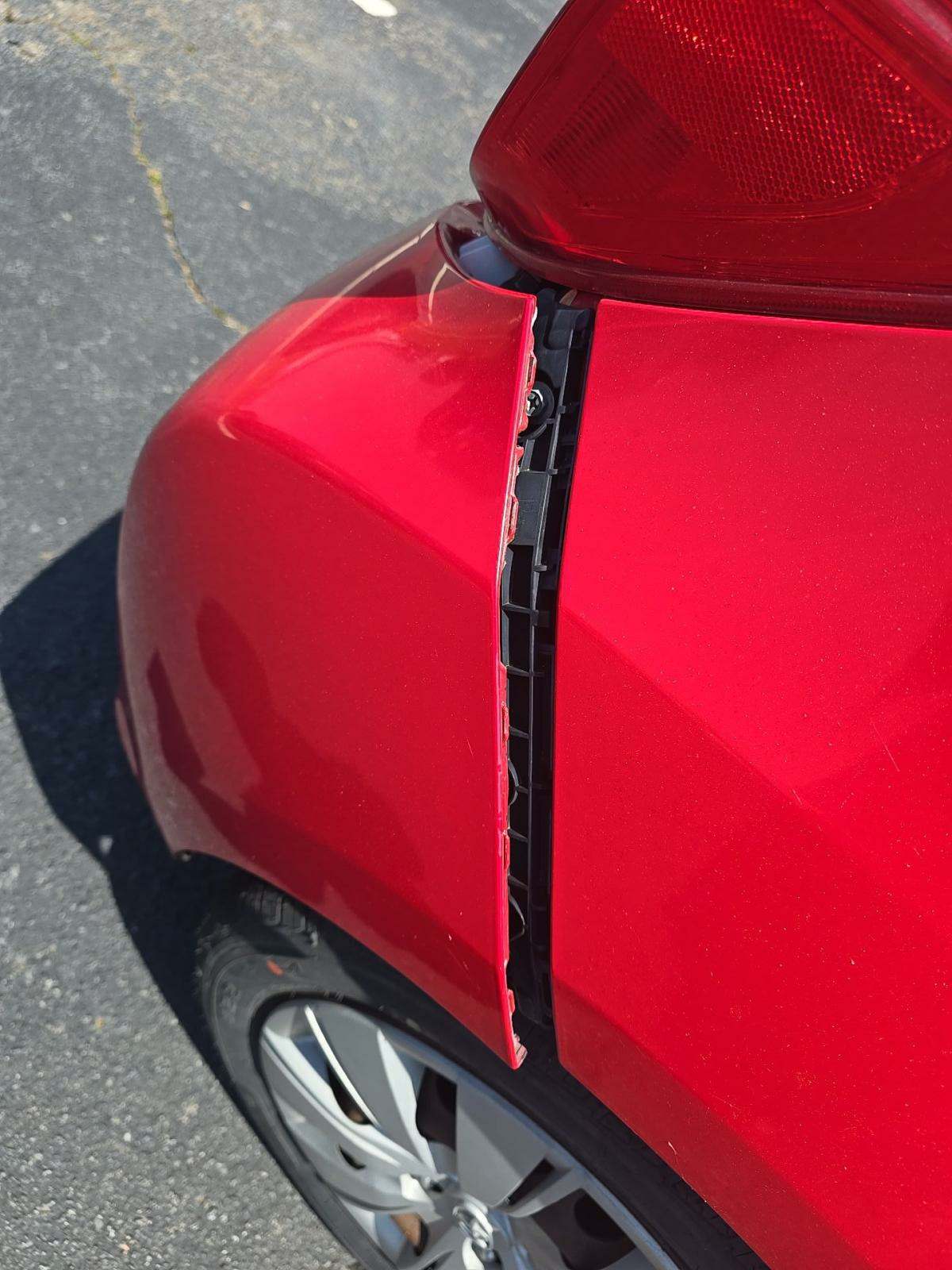 2012 Toyota Yaris LE FWD