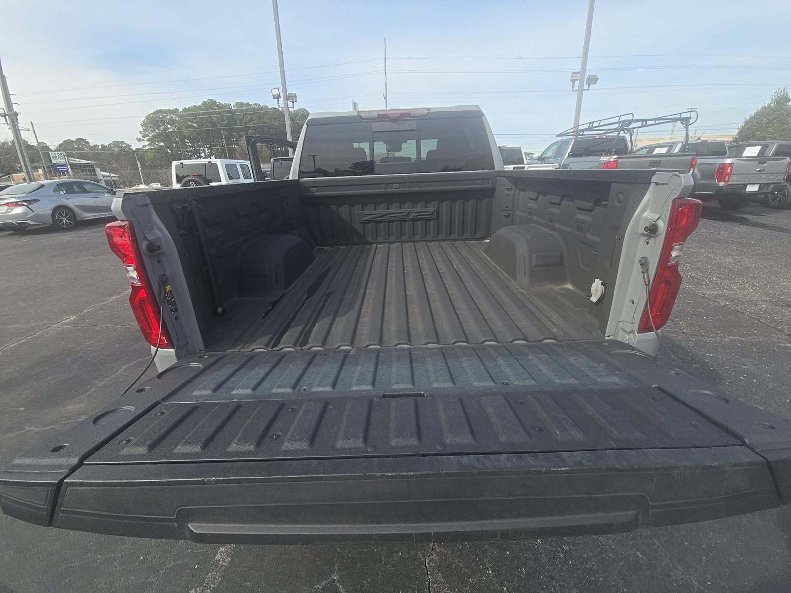 CHEVROLET SILVERADO - 10