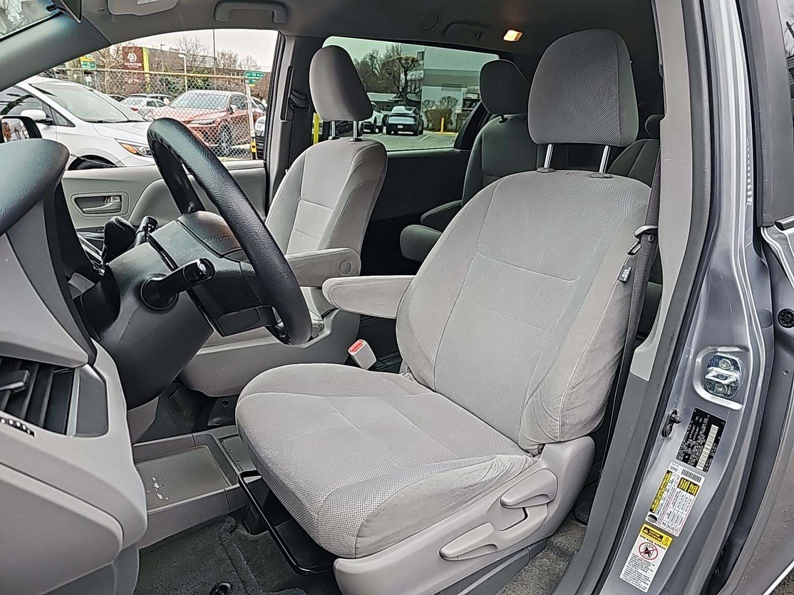 2017 Toyota Sienna L FWD