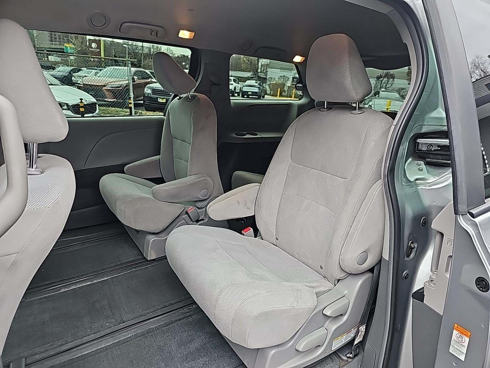 2017 Toyota Sienna L FWD