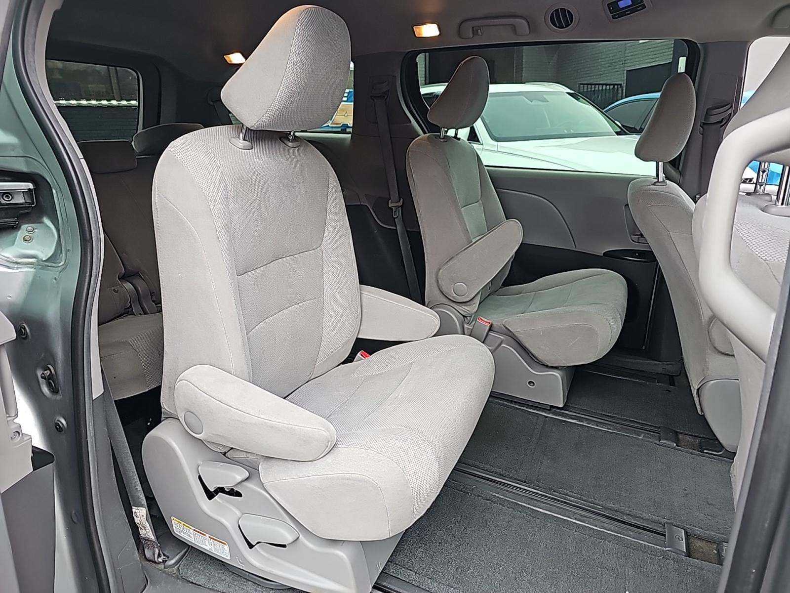 2017 Toyota Sienna L FWD