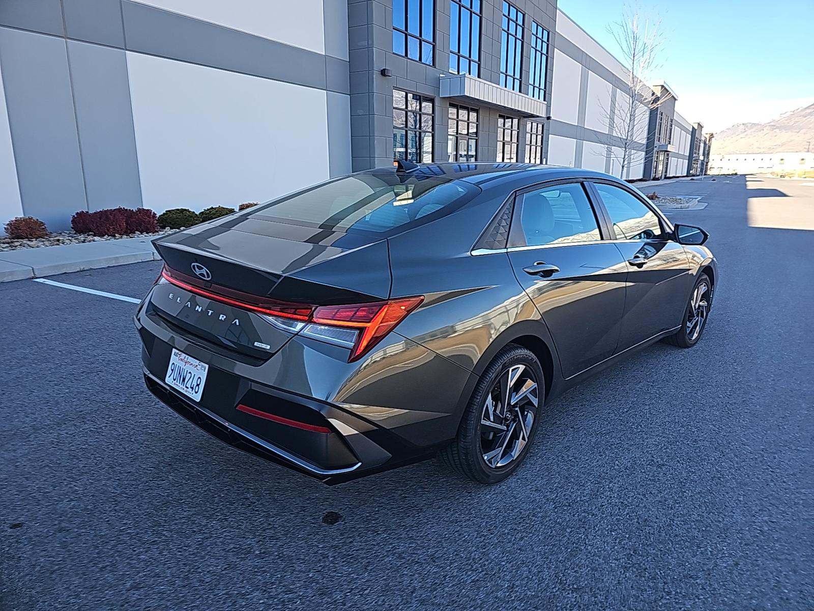 2025 Hyundai Elantra Hybrid Limited FWD