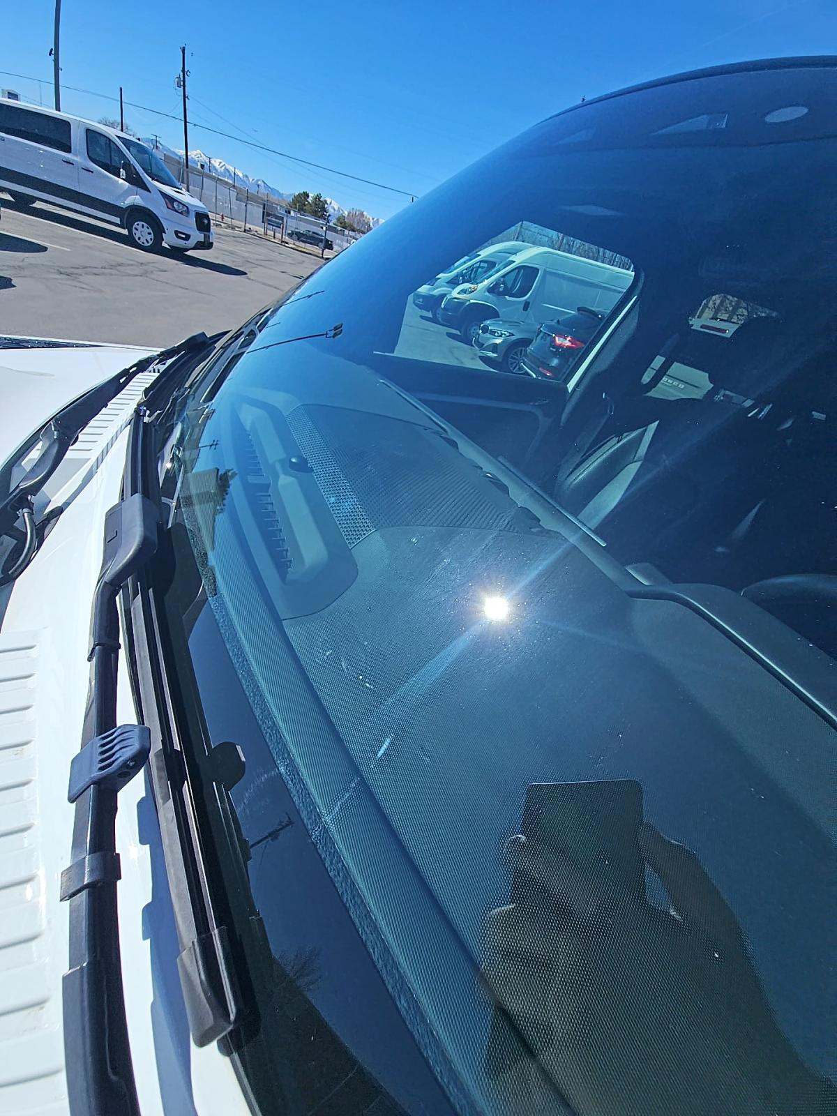 2023 Land Rover Defender 130 X-Dynamic SE AWD