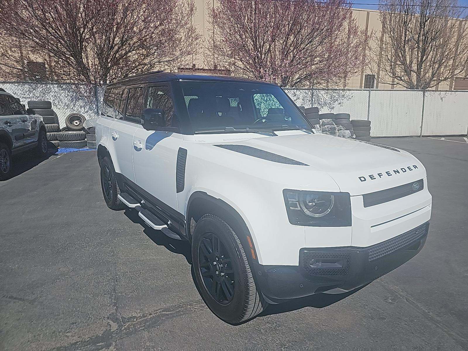 2023 Land Rover Defender 130 X-Dynamic SE AWD