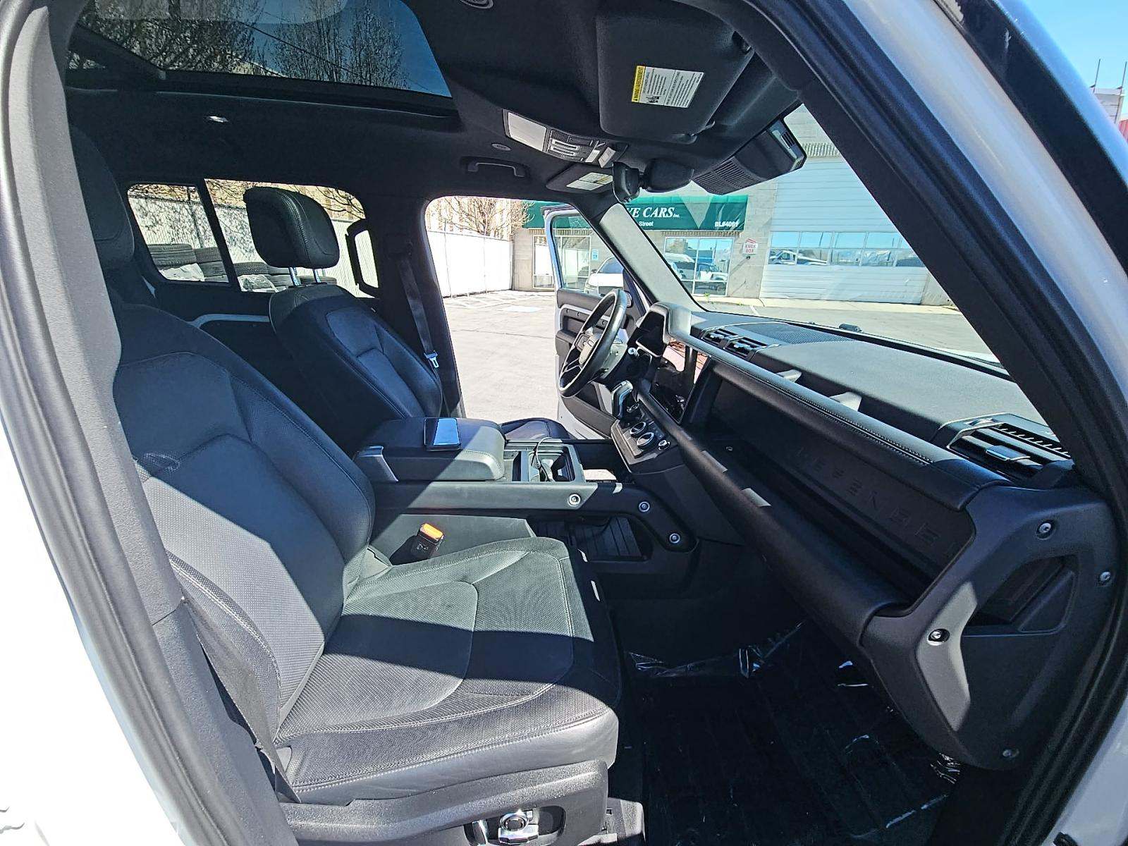 2023 Land Rover Defender 130 X-Dynamic SE AWD